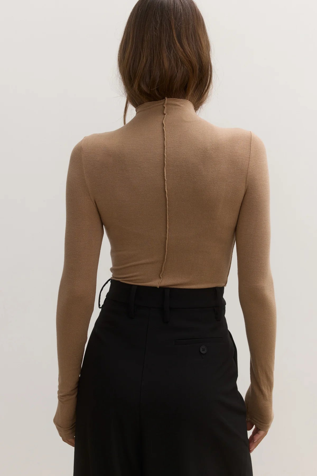 ANISA Turtle Neck- Walnut