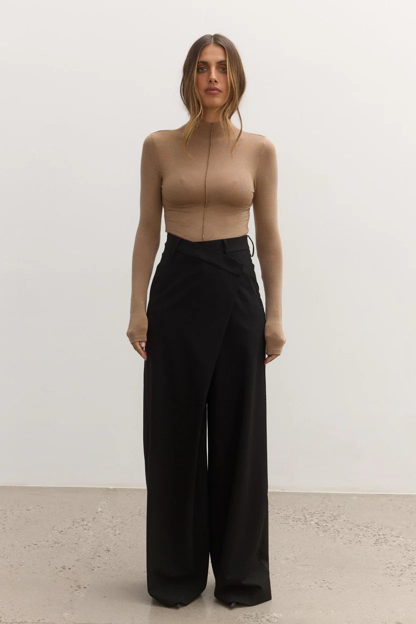 ANISA Turtle Neck- Walnut