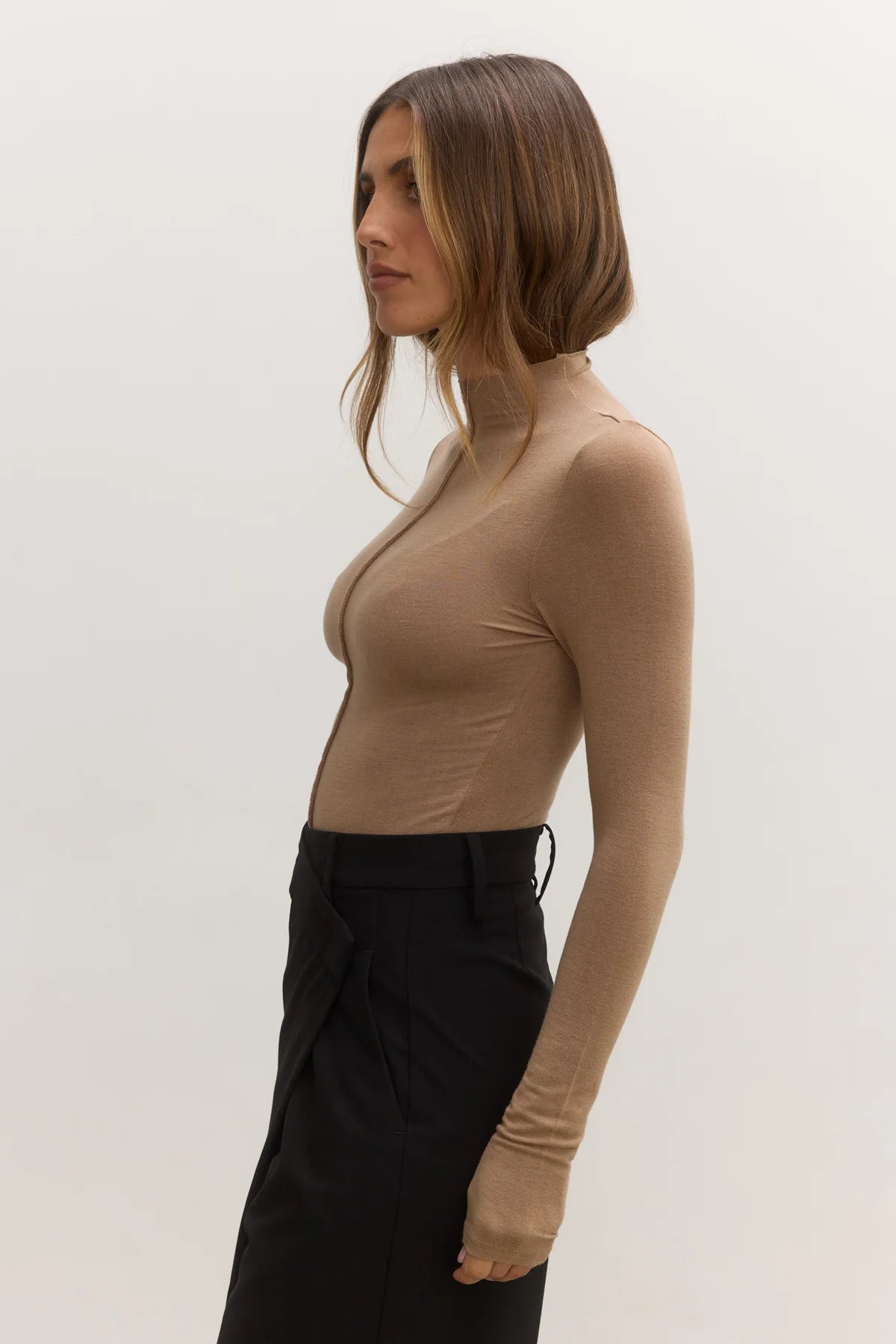 ANISA Turtle Neck- Walnut